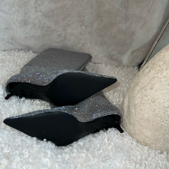 ZARA NEW SILVER SHINY SPARKLY GLITTER KITTEN
HEELED BOOTS SIZE 39 TAGS ATTACHED - Picture 7 of 10